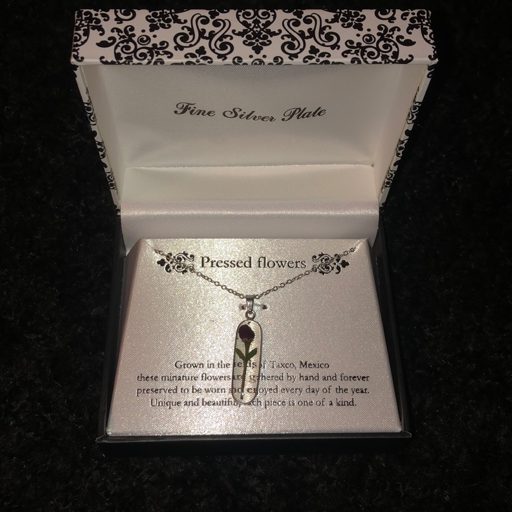 Pressed rose flower necklace 🌹